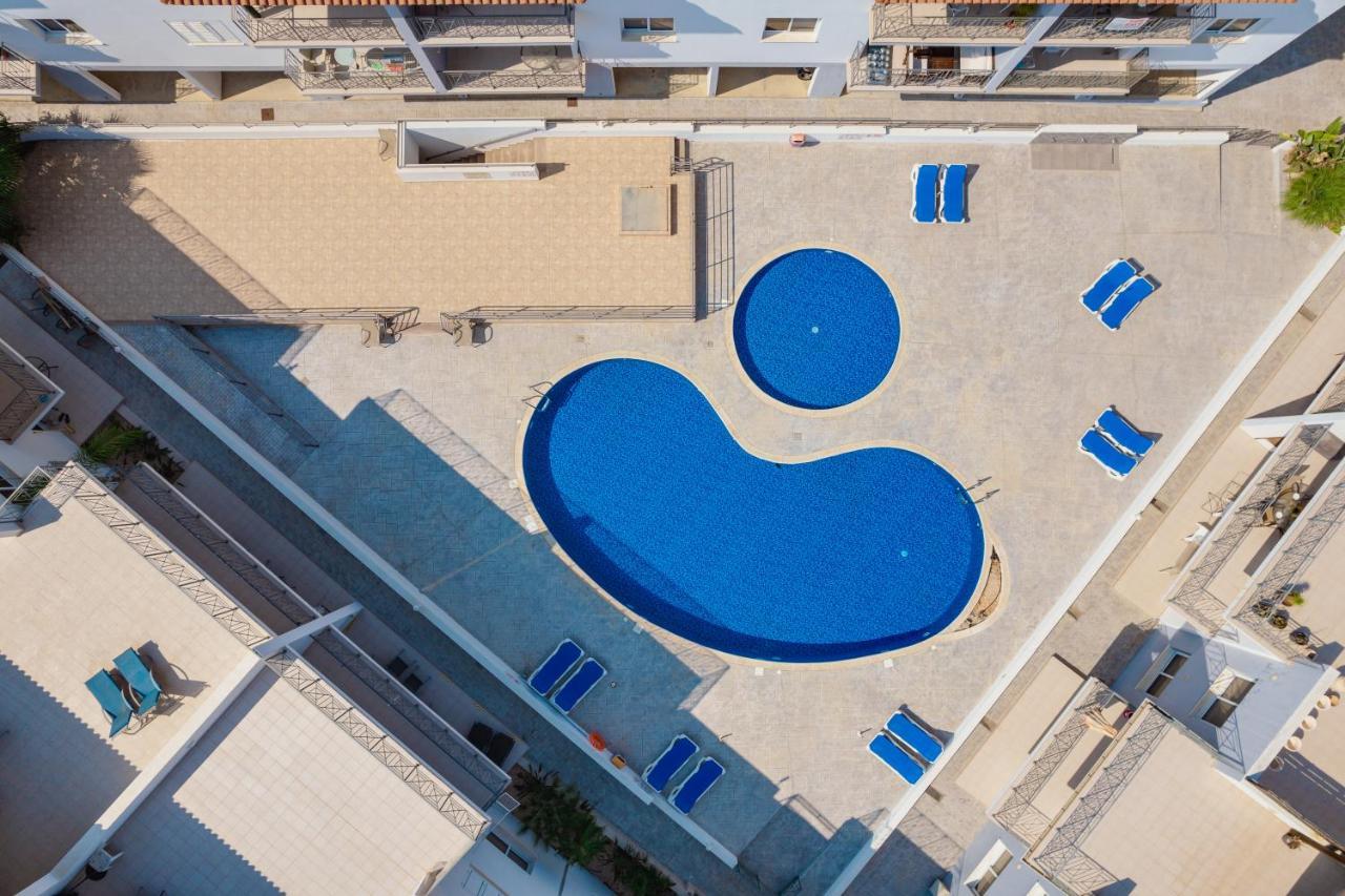 Poppy * Paralimni